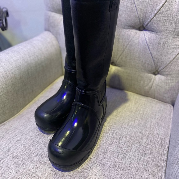 Ugg rubber boots size 8 fur inside worn a handful of times - Picture 6 of 7